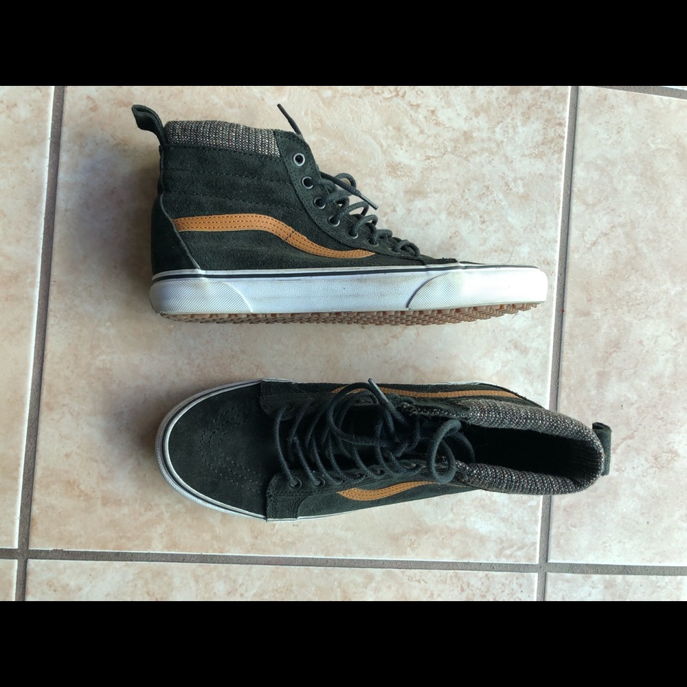 Men’s 10.5 Vans shoes.